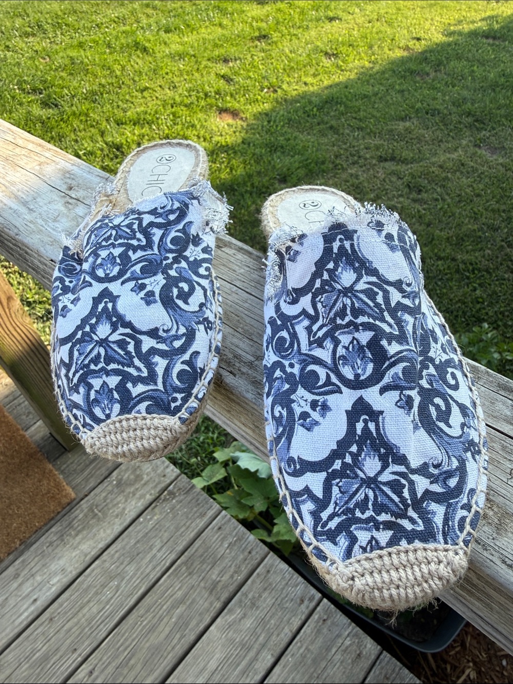 2 Chic Navy and White Patterned Espadrille Slip-On Mules